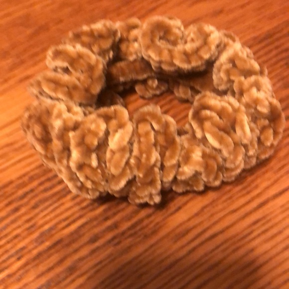 Hand made scrunchies. Does not break hair off - Picture 2 of 4